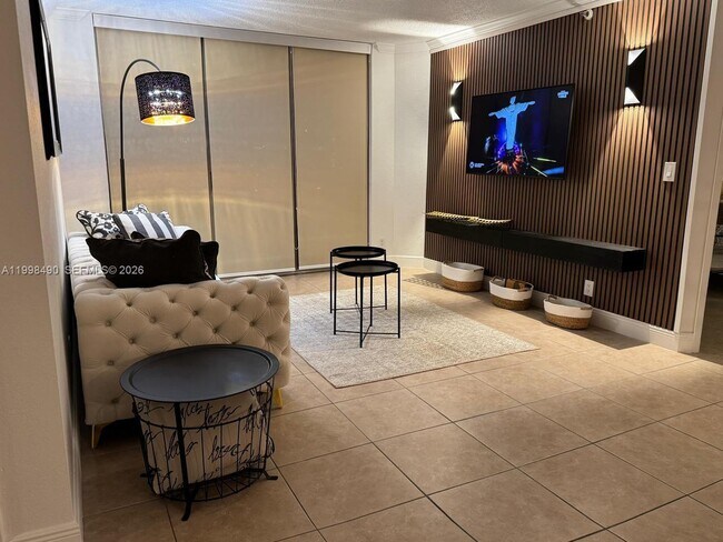 Building Photo - 3600 Mystic Pointe Dr