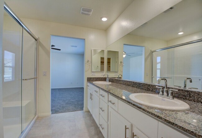 Building Photo - BRAND NEW BEAUTIFUL 4 BEDROOM!