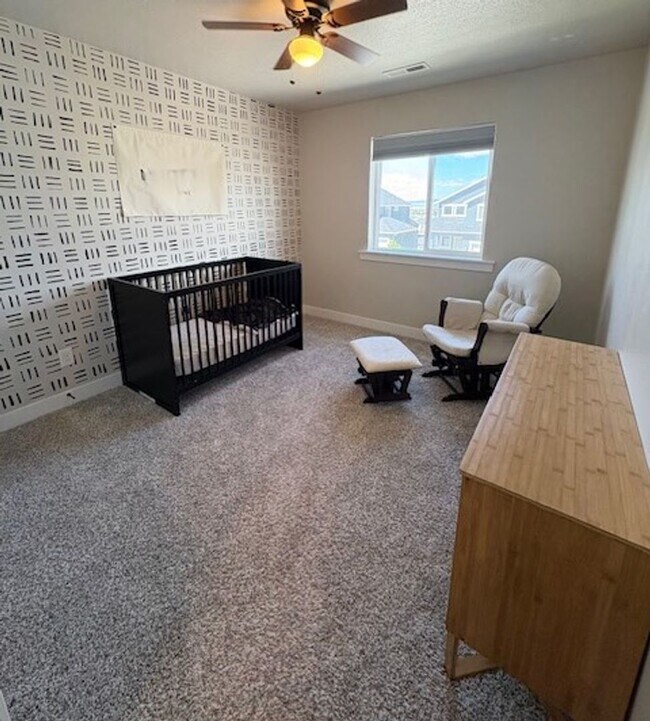 Building Photo - 4 Bedroom / 3 Bath Home in Eagle Mountain!