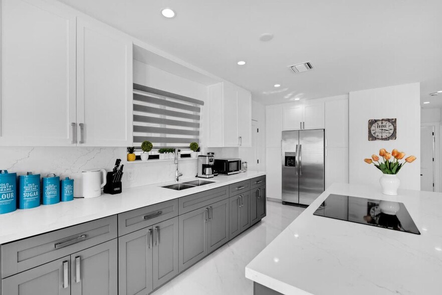 Building Photo - 17835 NE 6th Ave