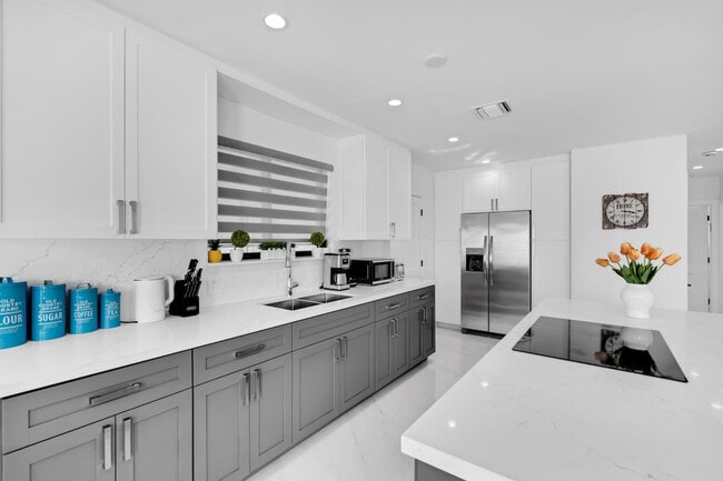 Building Photo - 17835 NE 6th Ave