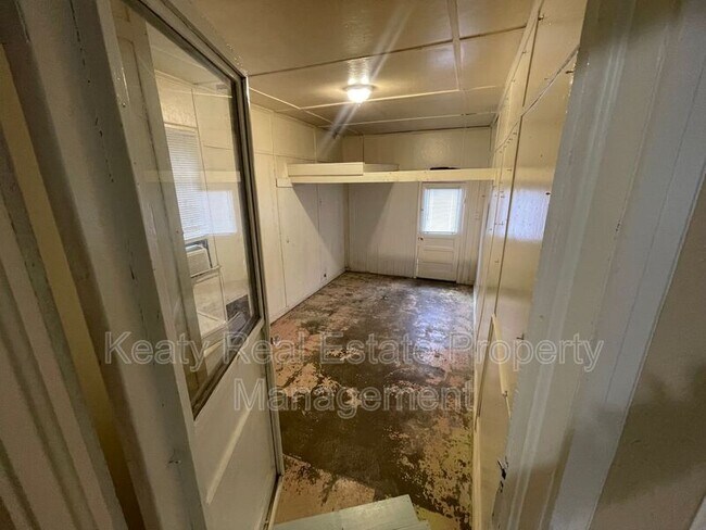 Building Photo - 409 Silkwood St