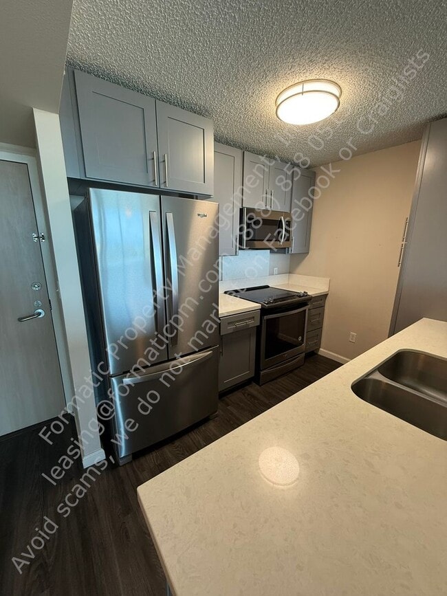 Building Photo - Live, Work & Play in the Heart of Honolulu...