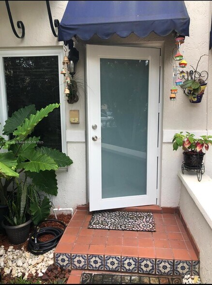 Primary Photo - 248 Majorca Ave