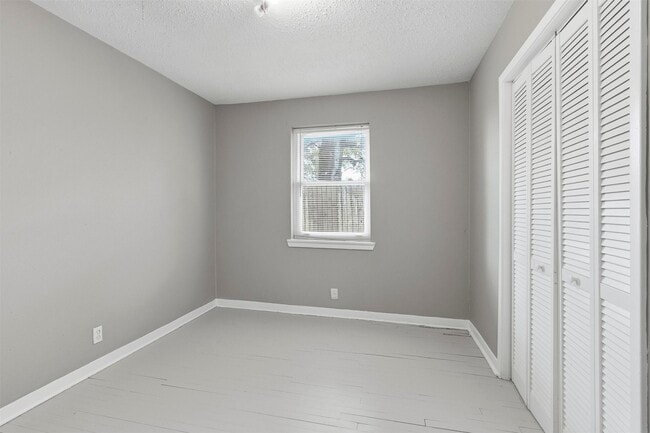 Building Photo - 344 Pennington Dr