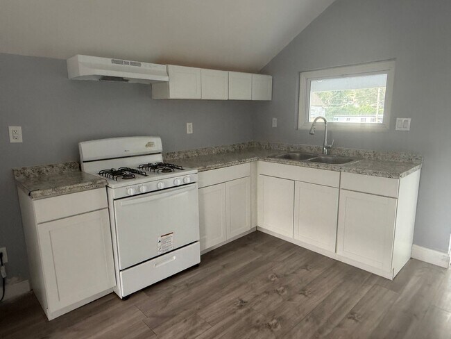 Building Photo - 171-173  Dundaff Street