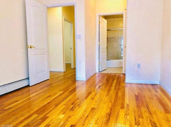 Building Photo - 71 Bay 28th St