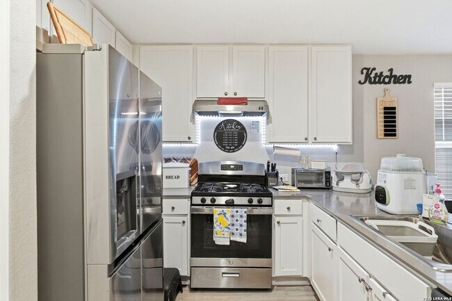 Building Photo - 140 Maverick Cv