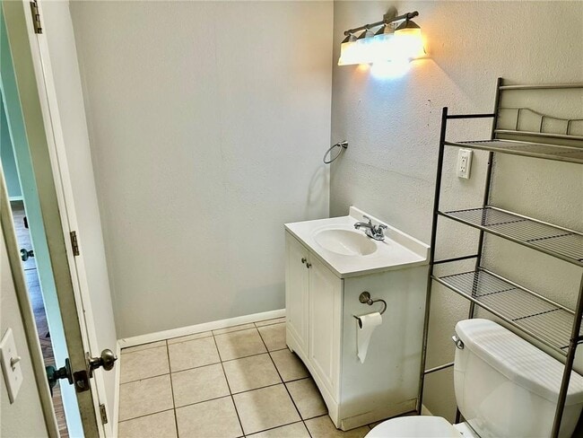 Building Photo - 1915 S 10th St