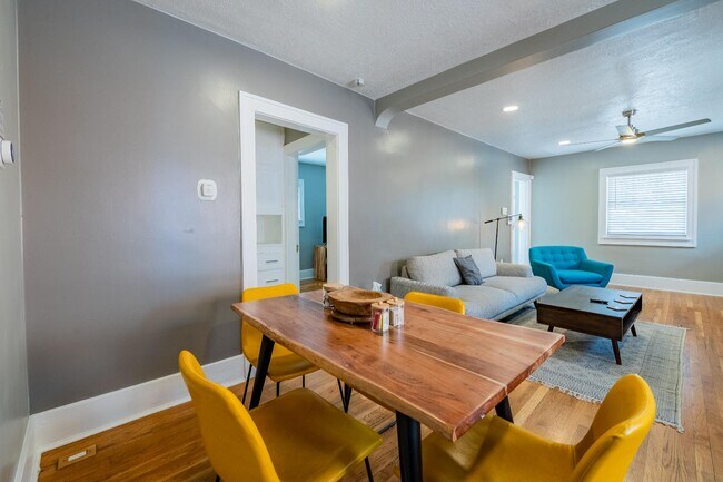 Building Photo - 722 Marquette Ave NW