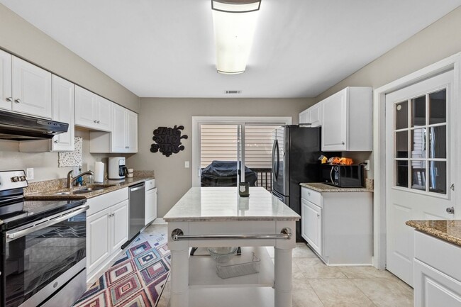 Building Photo - 4 Bedroom Home in Virginia Beach