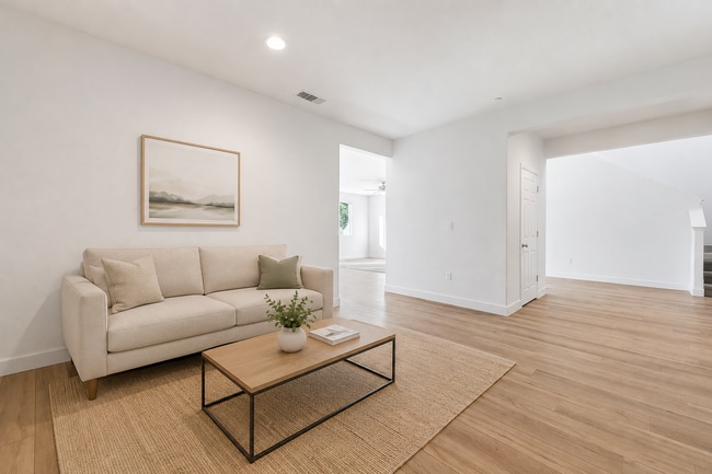 Building Photo - Massive 5BR Luxury: Your Fresno Dream Home!