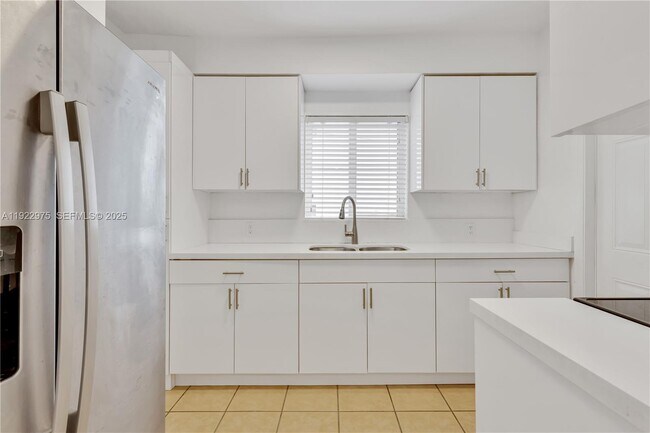 Building Photo - 505 SW 11th St