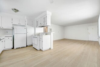 Building Photo - 1723 S Barrington Ave