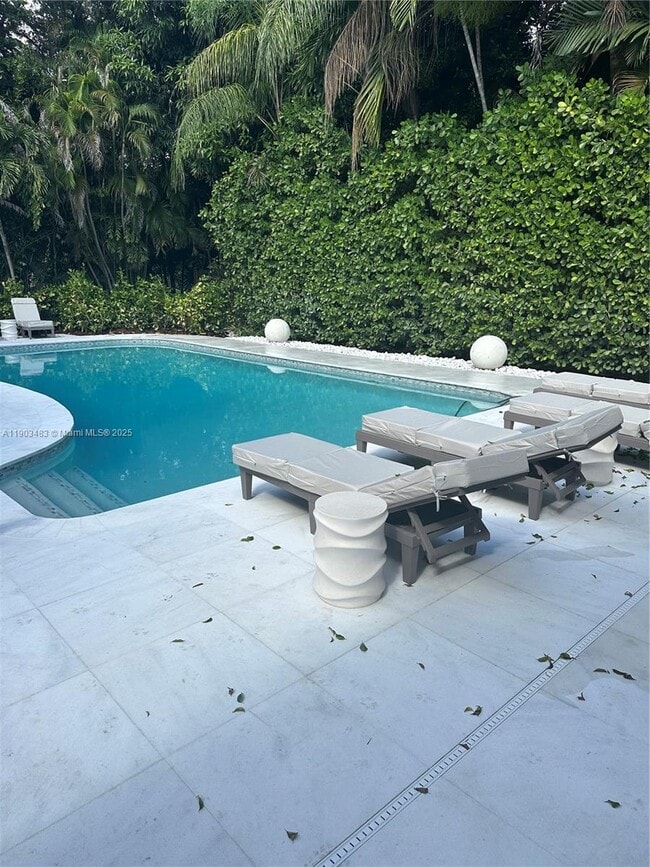 Building Photo - 641 Island Rd