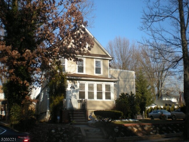 Building Photo - 147 Phelps Ave