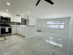 Building Photo - 414 SE 14th St