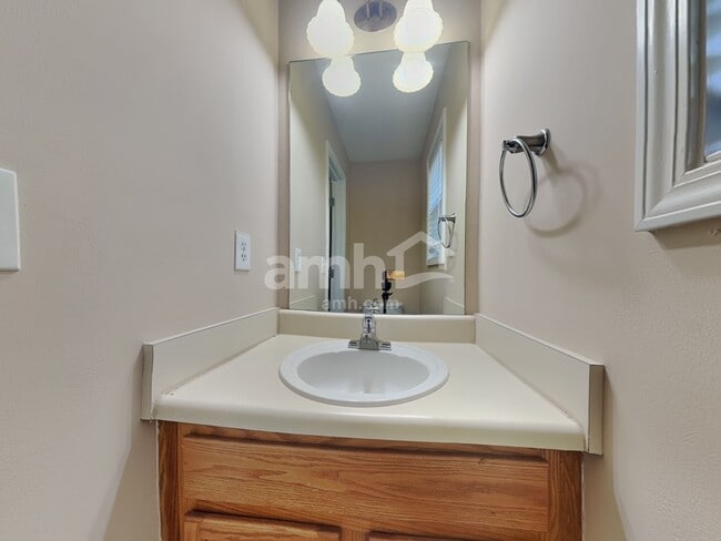 Building Photo - 76 Oak Springs Ln