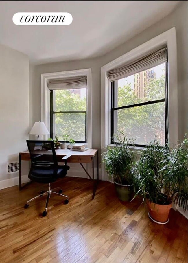 Building Photo - 349 W 84th St