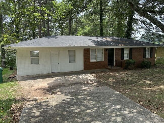 Primary Photo - 5884 Ash St