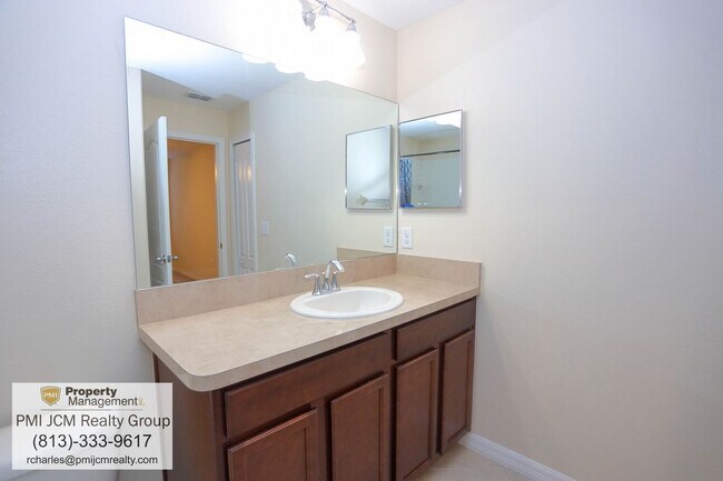 Building Photo - Move-In Special Captivating Lakeland Rental