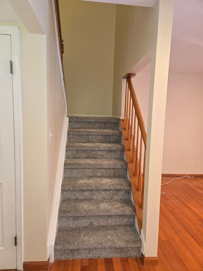 Building Photo - Recently painted & carpeted townhouse with 1,200+ SQ FT, 3-bedroom, 2.5 bathroom and lots of amen...