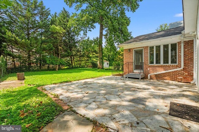 Building Photo - 7504 Radnor Rd