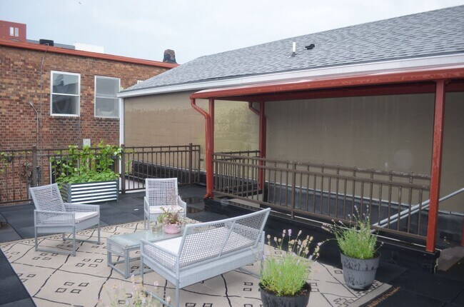 Building Photo - 919 A Aly