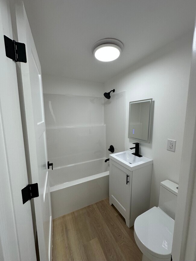 Building Photo - 1747 NE 147th St