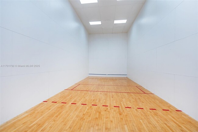 Building Photo - 540 Brickell Key Dr