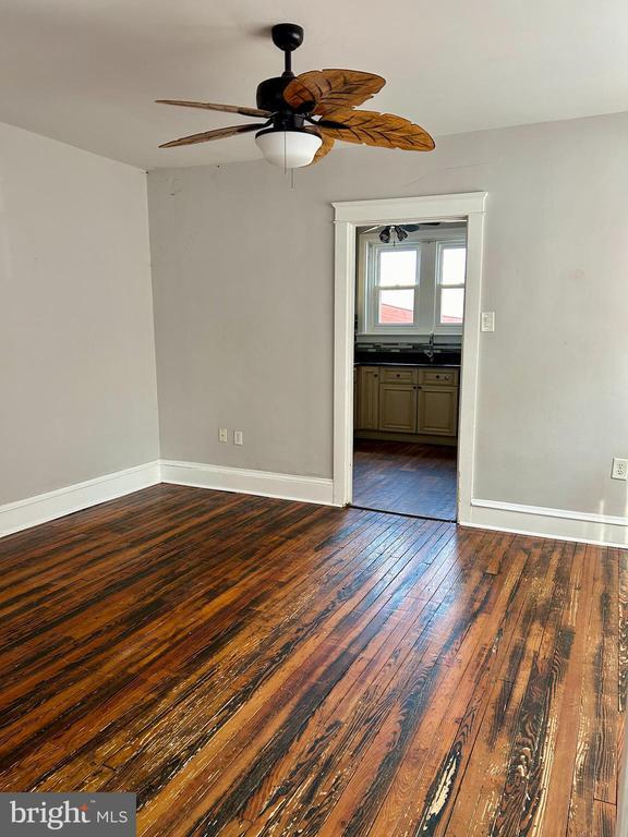 Building Photo - 133 E Main St