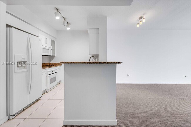 Building Photo - 335 S Biscayne Blvd