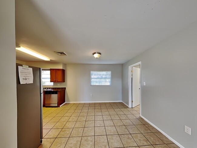 Building Photo - MOVE IN SPECIAL***3/1.5 Home With New Luxu...