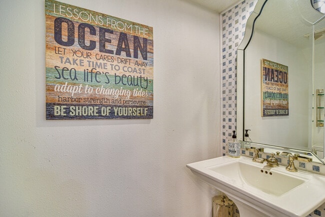 Building Photo - 5172 Coquina Key Dr SE