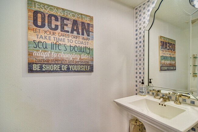 Building Photo - 5172 Coquina Key Dr SE