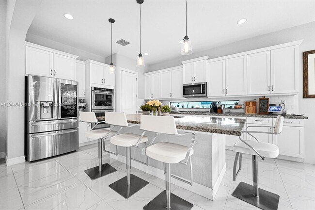 Building Photo - 8855 Watercrest Cir W