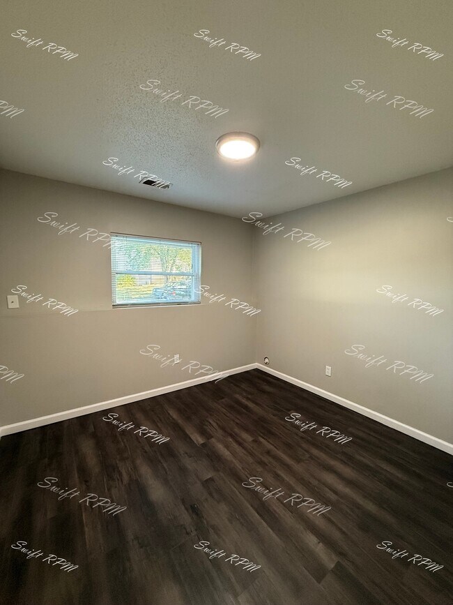 Building Photo - 6453 Hallet St
