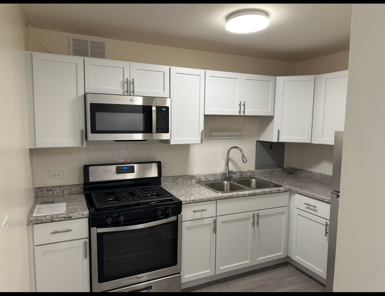 Building Photo - 1400 E 55th Pl
