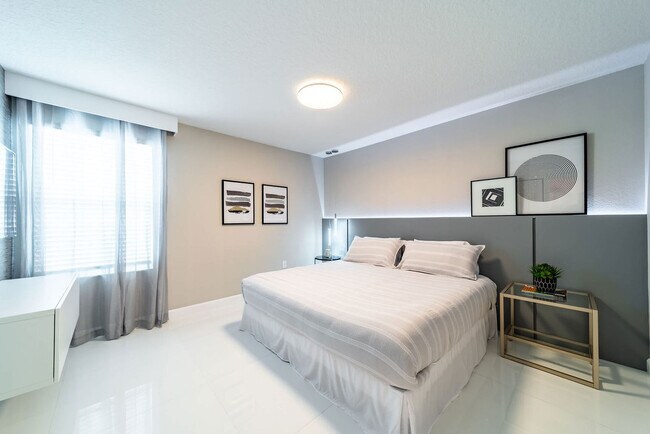 Building Photo - 2869 Bookmark Dr