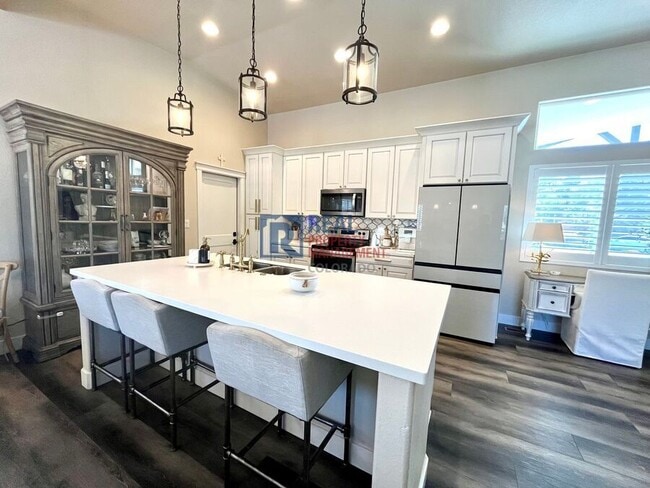 Building Photo - 3640 Inspiration Dr