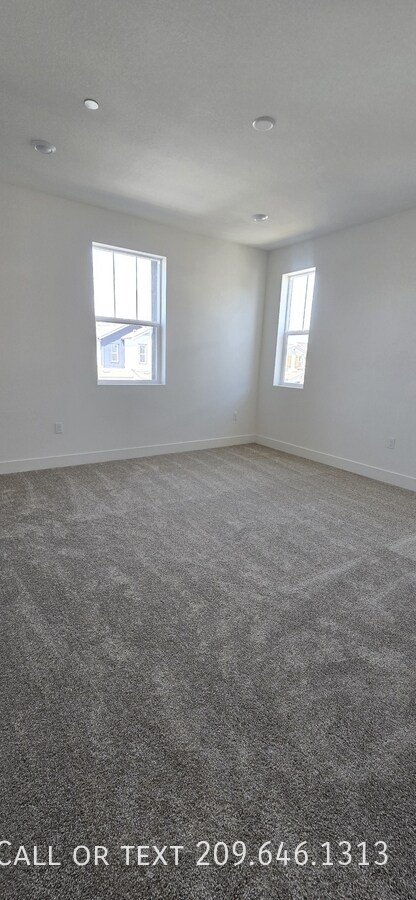 Building Photo - 1695 Placer Pl