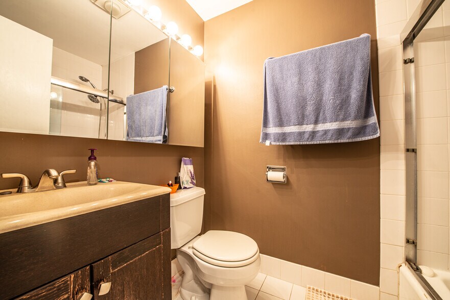 Building Photo - 5525 N Chester Ave