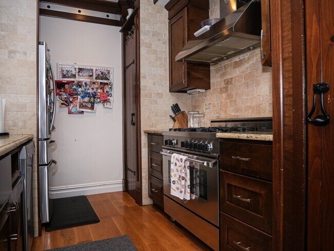 Building Photo - 161 Tudor St