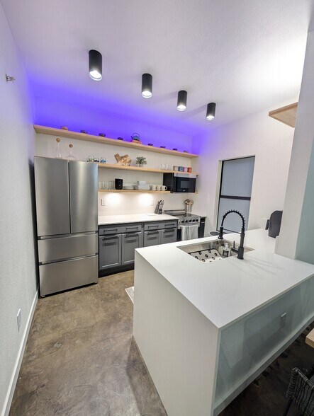 Building Photo - 6000 Shepherd Mountain Cv