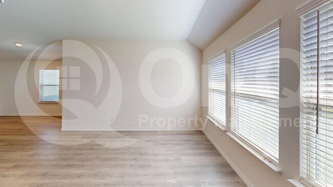 Building Photo - 402 Cliffmere Dr