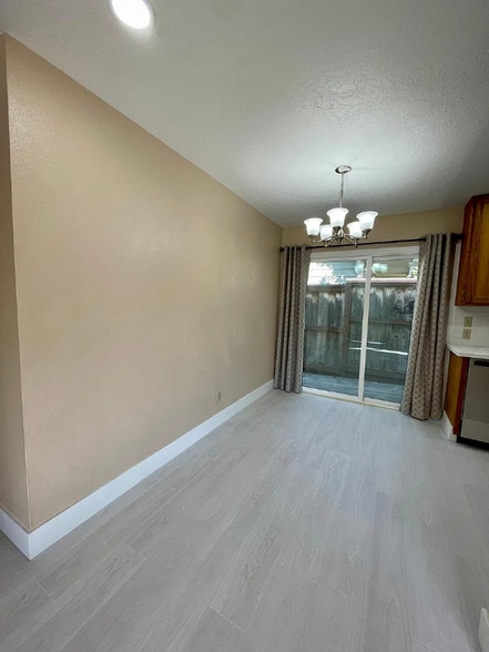 Building Photo - 412 Persifer St