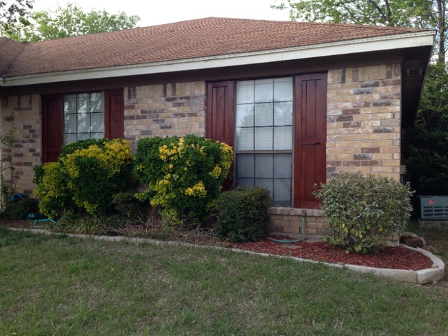 Building Photo - 6425 Kary Lynn Dr N