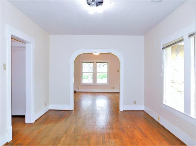 Building Photo - 2001 James St