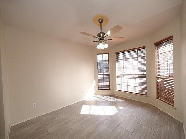 Building Photo - 1161 Kentra Dr