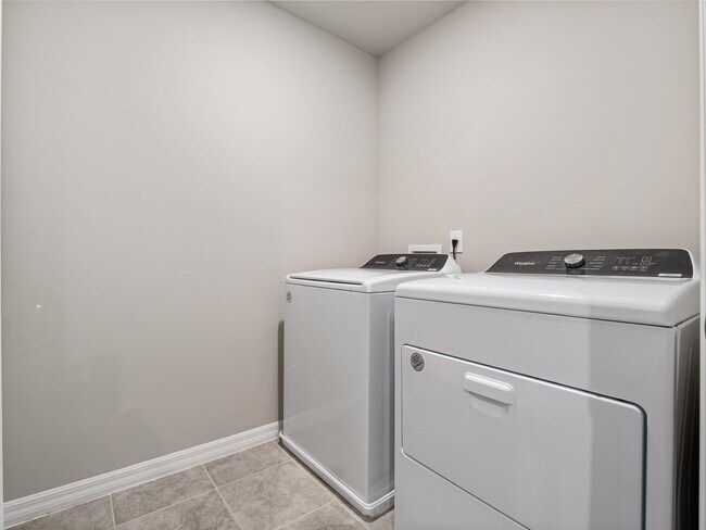 Building Photo - 658 Legacy Lp